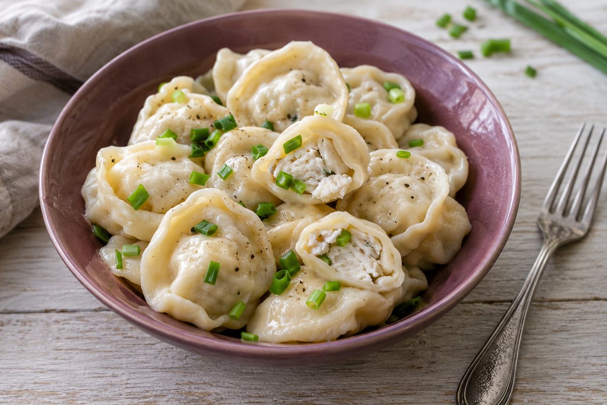 Пельмени с рыбой и зелёным луком